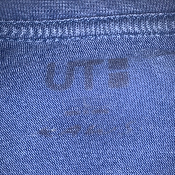 Kaws X Uniqlo tee shirt - Picture 3 of 3